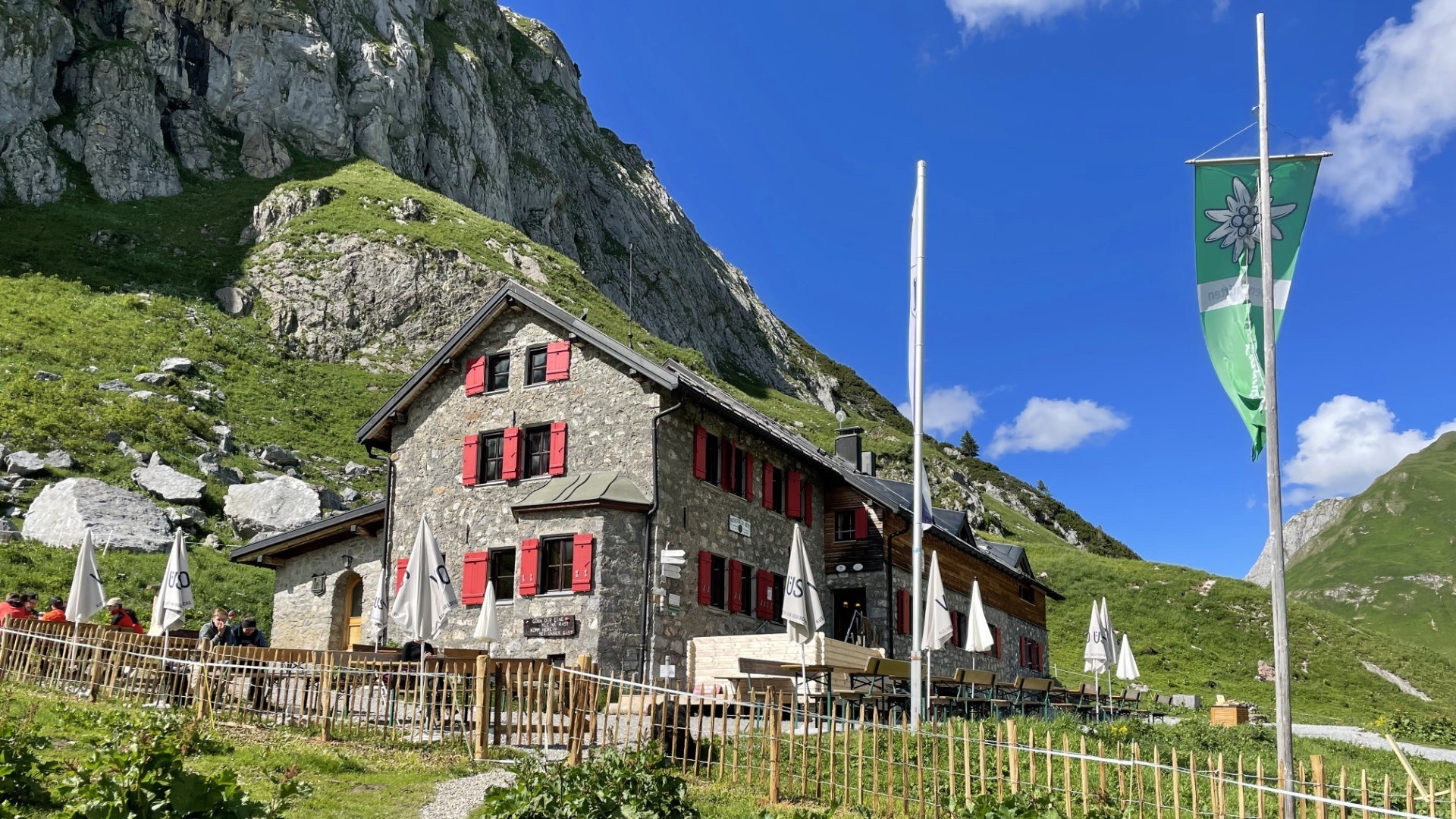 Die Hütte am Nachmittag