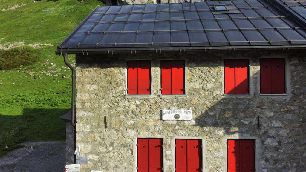 Frühjahrsputz in der Ravensburger Hütte (Saisonstart 2022)